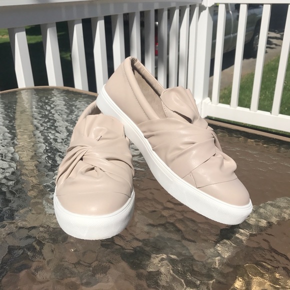 mia zori slip on sneaker